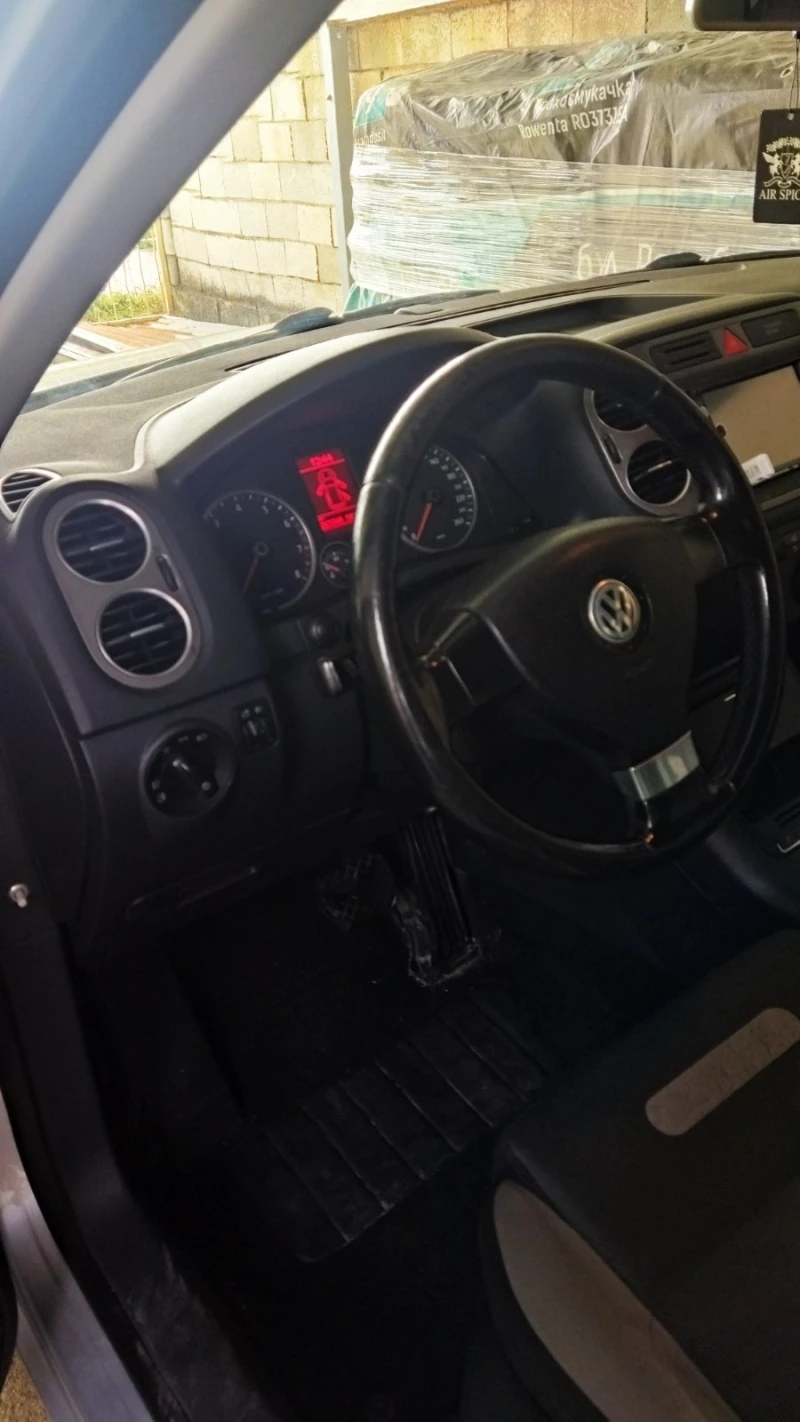 VW Tiguan, снимка 7 - Автомобили и джипове - 49246172