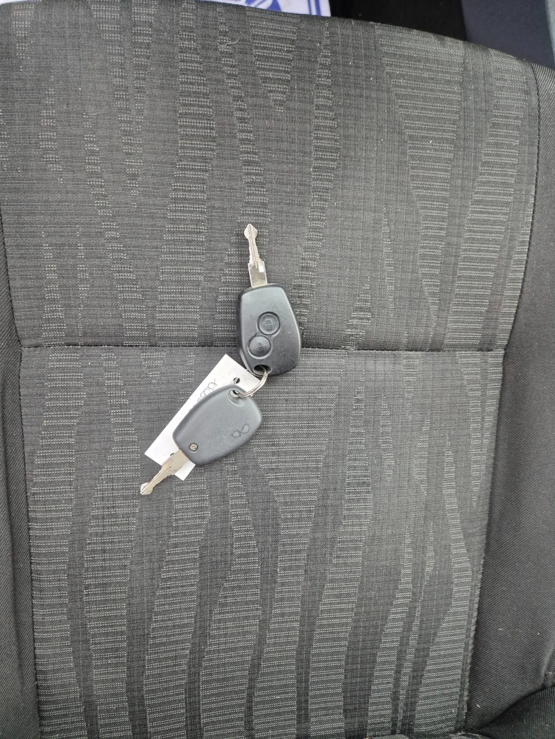 Dacia Duster 1.5DCI  107k.s, снимка 17 - Автомобили и джипове - 52322277