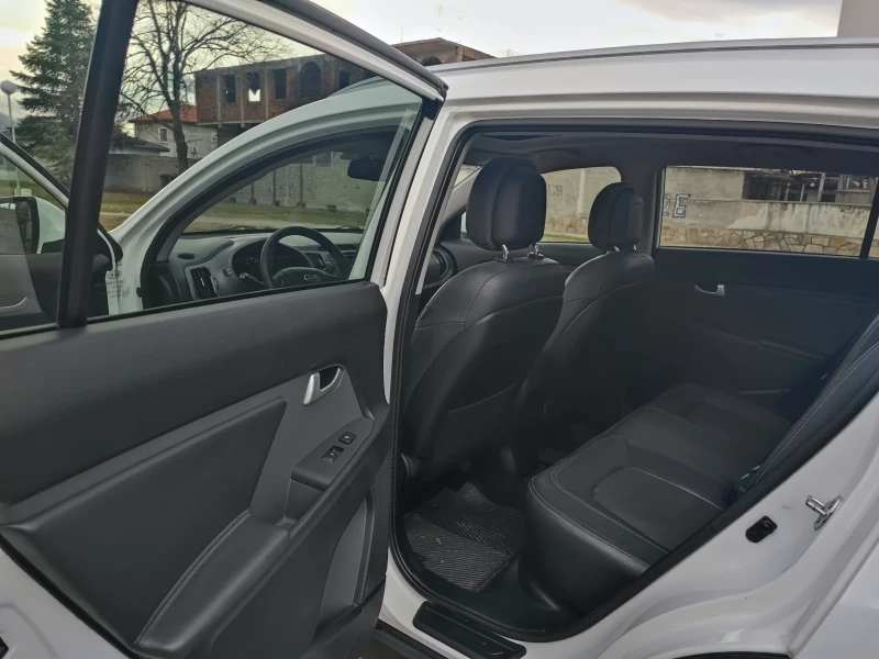 Kia Sportage, снимка 11 - Автомобили и джипове - 52973273