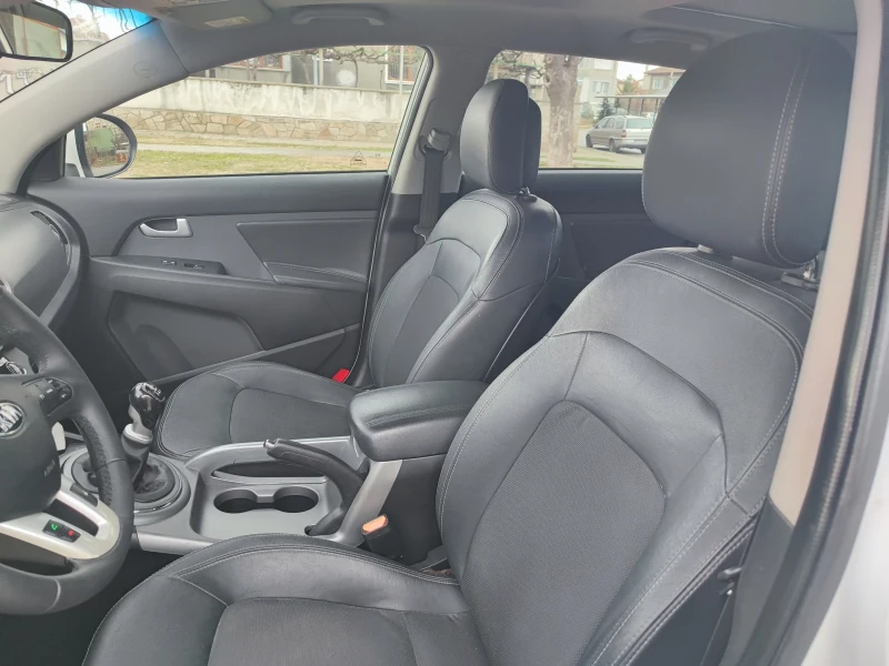 Kia Sportage, снимка 8 - Автомобили и джипове - 52973273