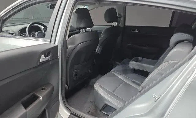 Kia Sportage 1.6 Diesel 2WD, снимка 9 - Автомобили и джипове - 53170059