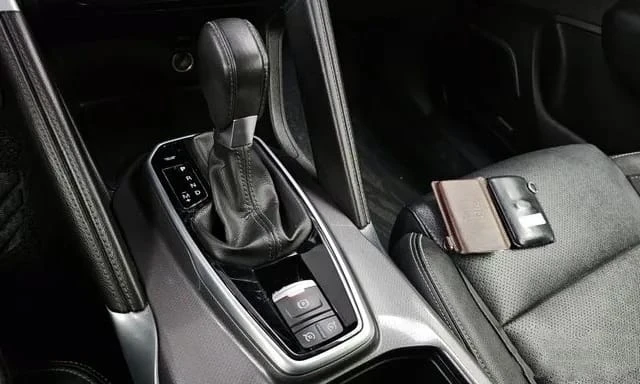 Renault Koleos 2.0dci 4WD, снимка 7 - Автомобили и джипове - 54126453