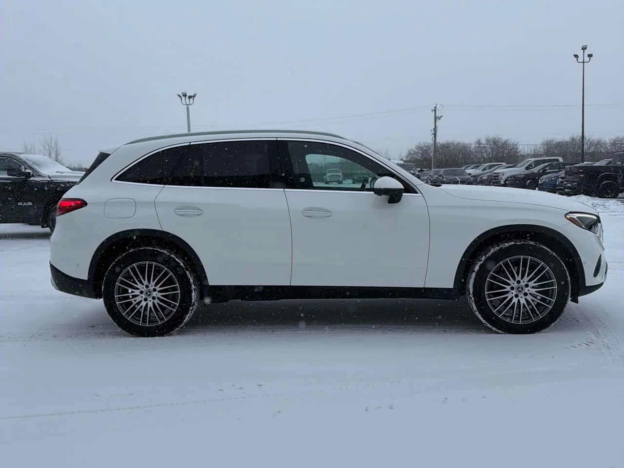 Mercedes-Benz GLC 300 /360/DISTRONIC/PANO/NAVI, снимка 3 - Автомобили и джипове - 53937026