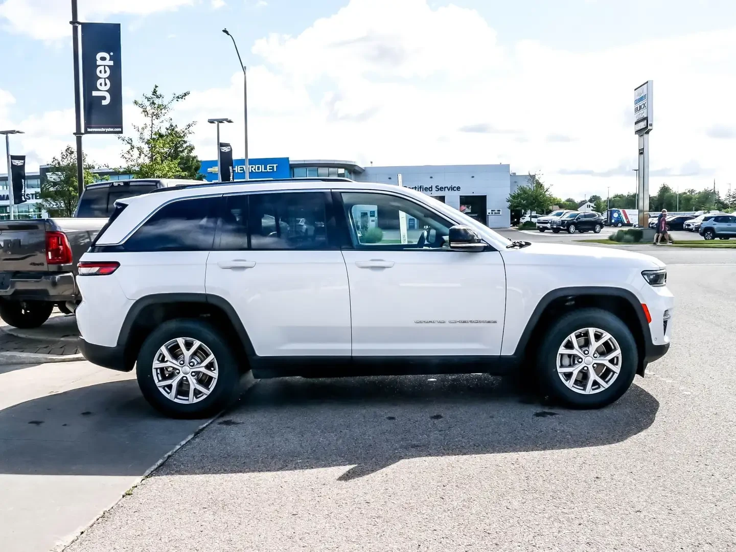 Jeep Grand cherokee 3.6* V6* LIMITED* ALPINE* ОБДУХВАНЕ* ПАНОРАМА* 360, снимка 2 - Автомобили и джипове - 55891596