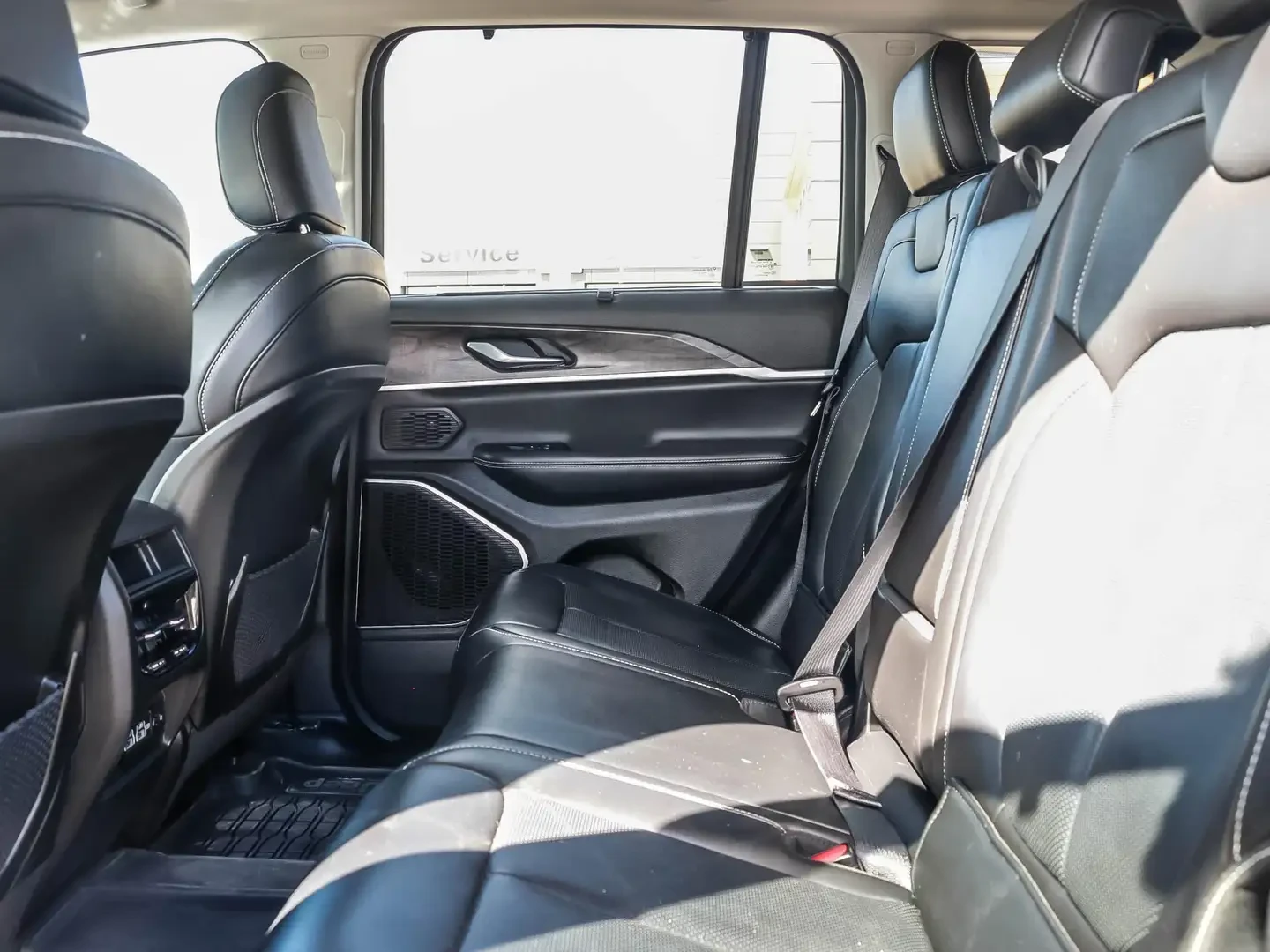 Jeep Grand cherokee 3.6* V6* LIMITED* ALPINE* ОБДУХВАНЕ* ПАНОРАМА* 360, снимка 15 - Автомобили и джипове - 55891596