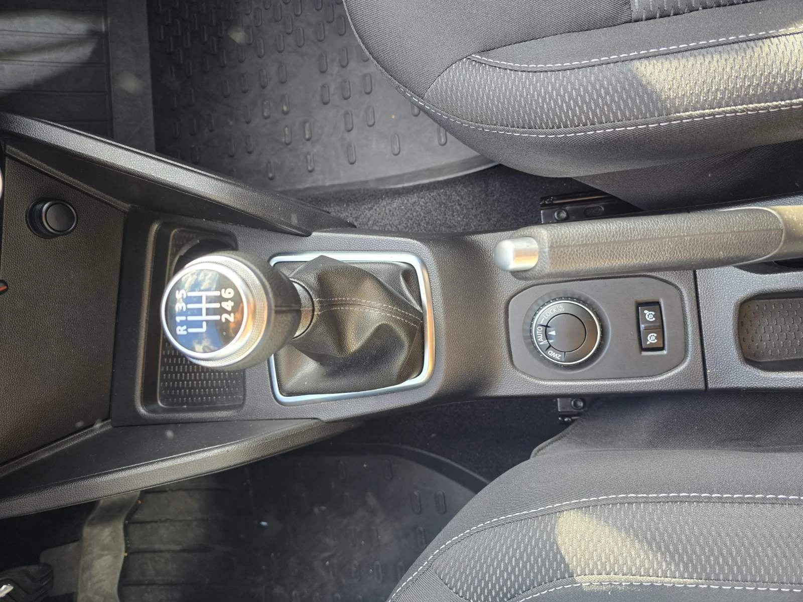 Dacia Duster dCi 115 к.с. Дизел 4x4 Stop & Start N1, снимка 9 - Автомобили и джипове - 56311414