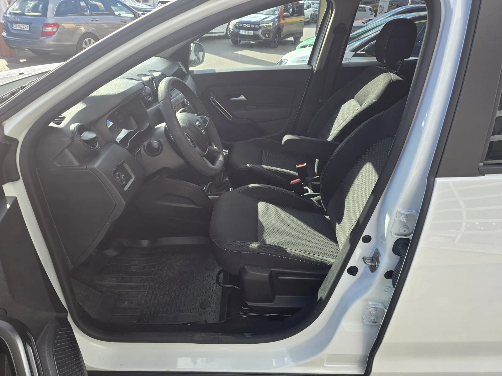 Dacia Duster dCi 115 к.с. Дизел 4x4 Stop & Start N1, снимка 13 - Автомобили и джипове - 56311414