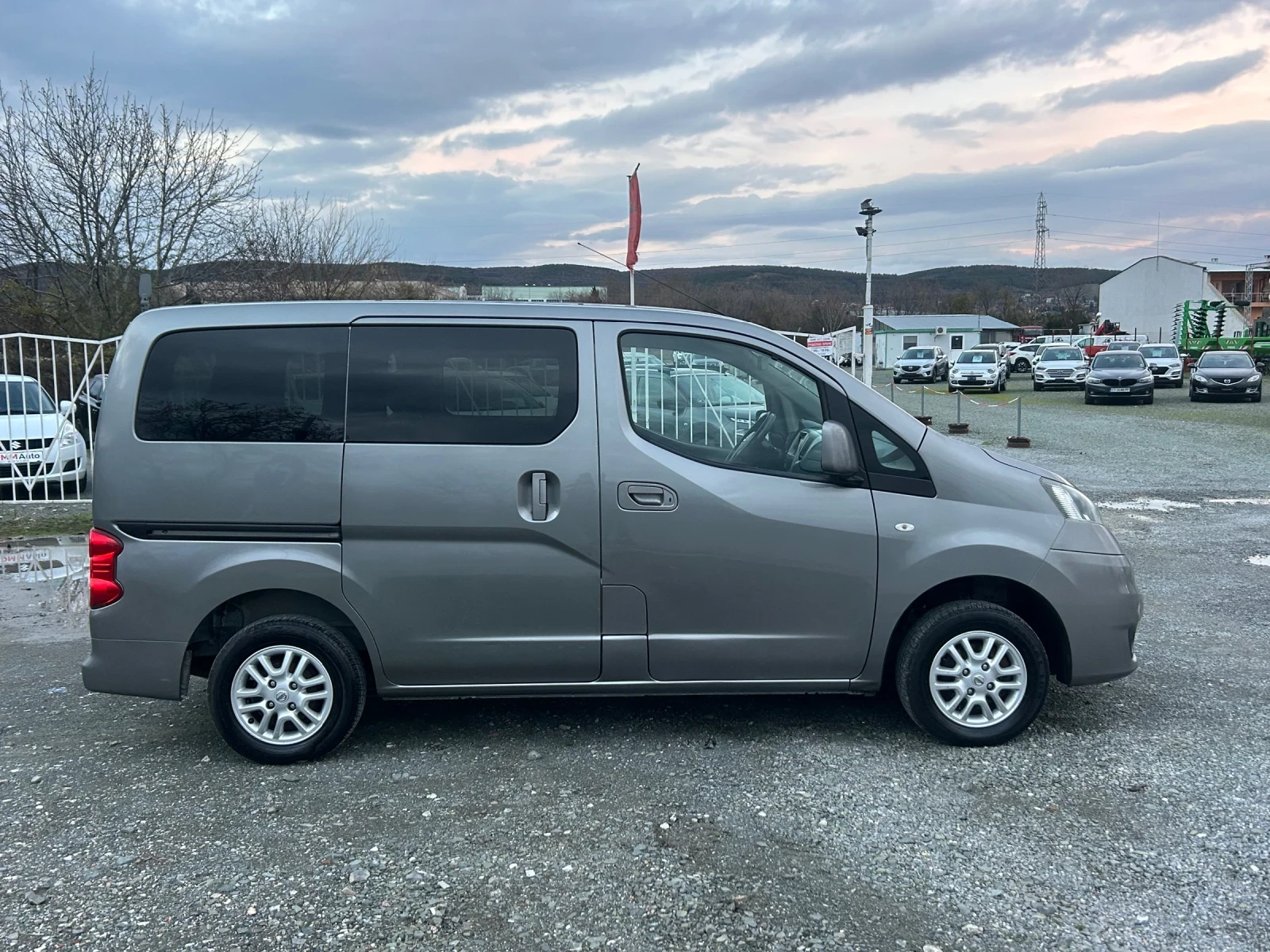 Nissan NV200 EVALIA / 1.6 БЕНЗИН / 7 МЕСТА / ЗАДНА КАМЕРА  - изображение 4