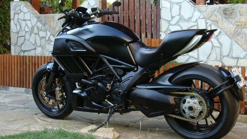 Ducati Diavel, снимка 6 - Мотоциклети и мототехника - 51083948