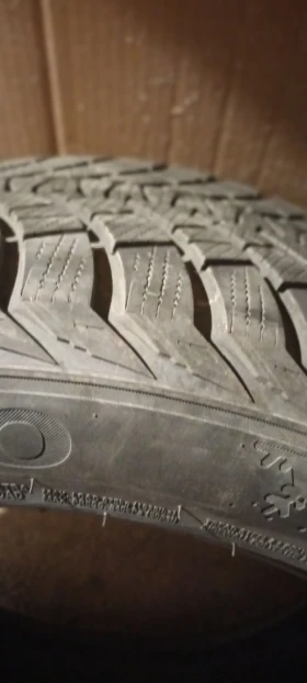 Гуми Зимни 255/45R18, снимка 4