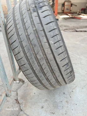 Гуми Летни 245/40R18, снимка 4 - Гуми и джанти - 47915355