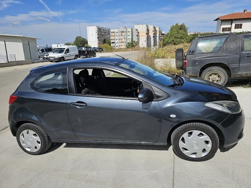 Mazda 2 Газ 1.3, снимка 3 - Автомобили и джипове - 47309656