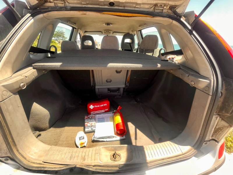 Nissan Almera tino, снимка 11 - Автомобили и джипове - 52371526