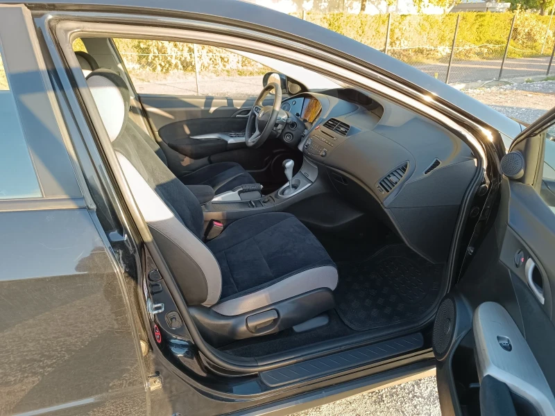 Honda Civic 1.8  140hp, снимка 6 - Автомобили и джипове - 52111111