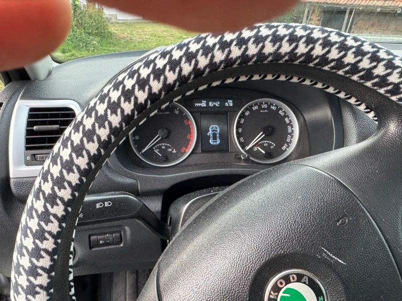 Skoda Fabia, снимка 7 - Автомобили и джипове - 52205431