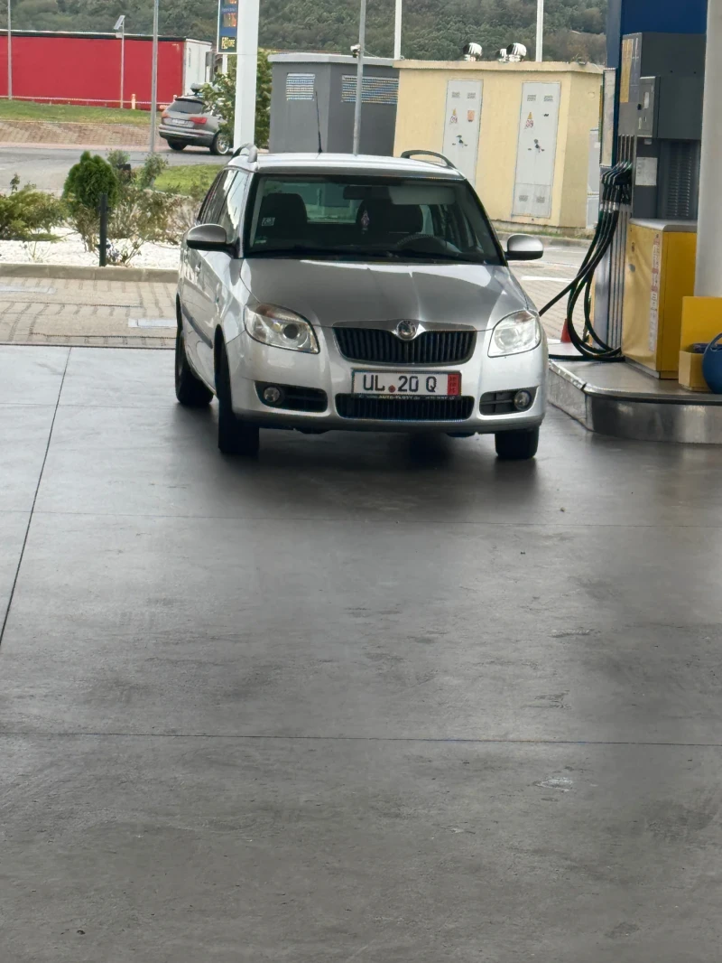 Skoda Fabia, снимка 8 - Автомобили и джипове - 52205431