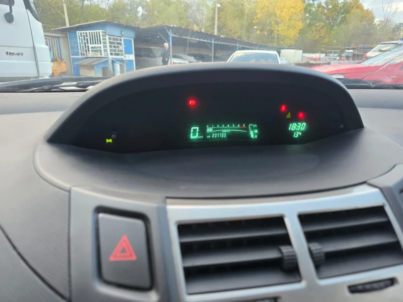 Toyota Yaris 1.33 VVT-I 101кс. 6ск., снимка 9 - Автомобили и джипове - 52350858