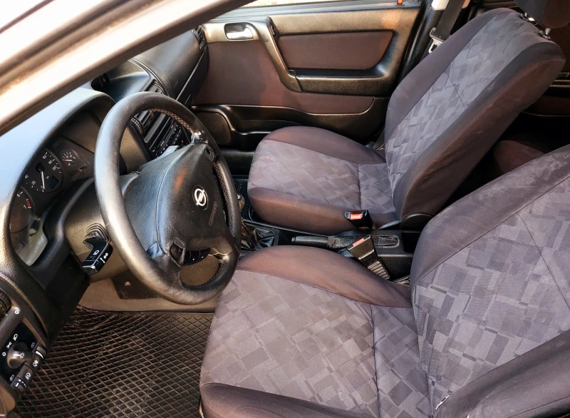 Opel Astra 1.6, снимка 12 - Автомобили и джипове - 52874410