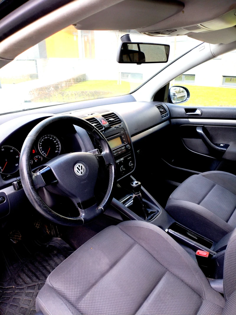 VW Golf 1.9 TDI 90hp Климатроник 4ел.стъкла Халогени , снимка 9 - Автомобили и джипове - 53332444