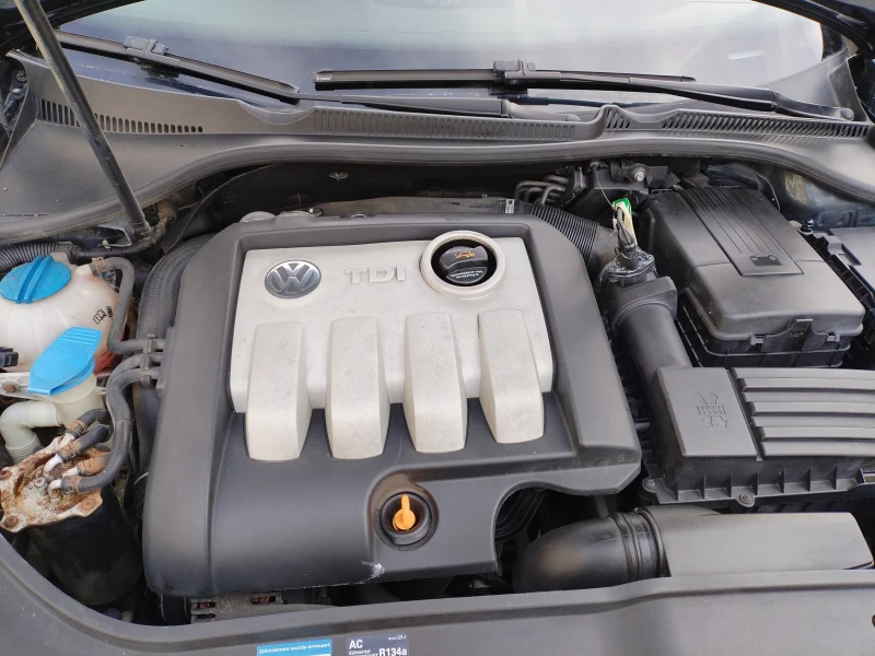 VW Golf 1.9 TDI 90hp Климатроник 4ел.стъкла Халогени , снимка 13 - Автомобили и джипове - 53332444