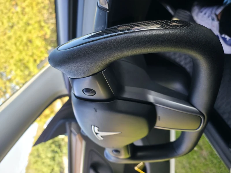 Tesla Model Y Dual motor, снимка 9 - Автомобили и джипове - 53568461