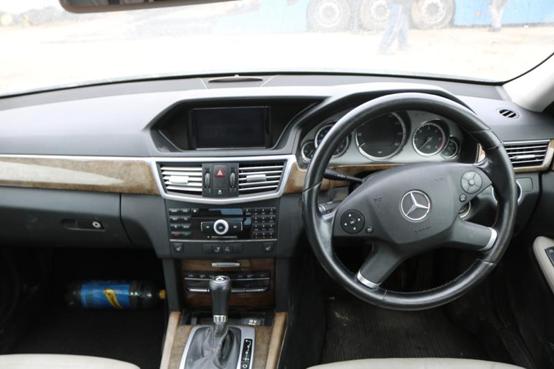 Mercedes-Benz E 250 CDI Avantgarde, снимка 11 - Автомобили и джипове - 35897464
