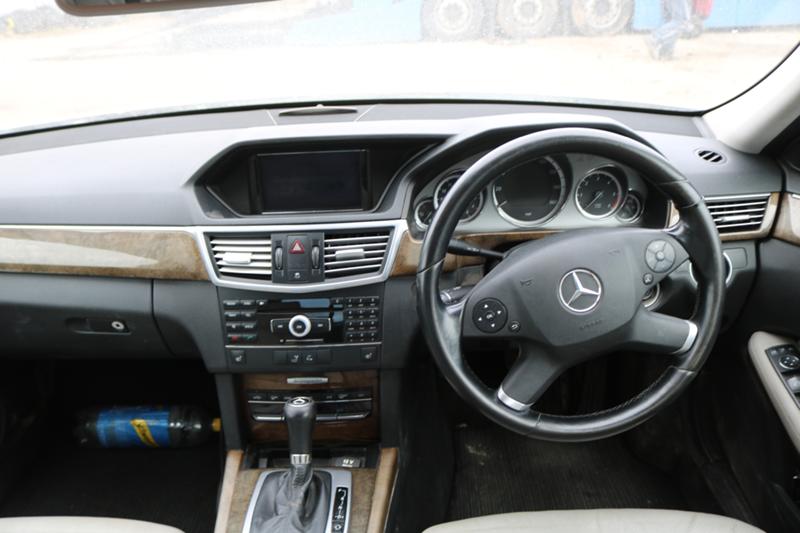 Mercedes-Benz E 250 CDI Avantgarde, снимка 12 - Автомобили и джипове - 35897464