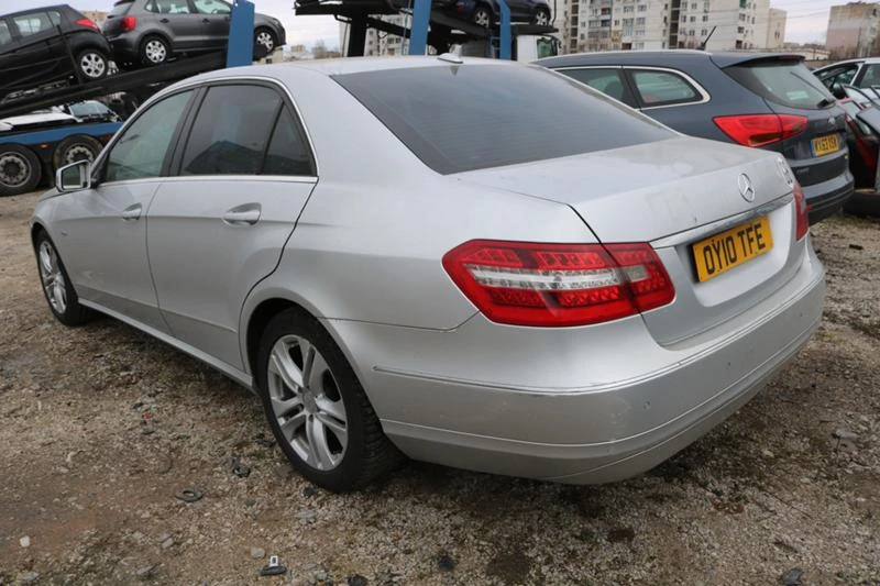 Mercedes-Benz E 250 CDI Avantgarde, снимка 7 - Автомобили и джипове - 35897464