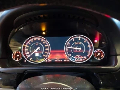 BMW 550 Фул екстри реални км  със сервизна история, снимка 11 - Автомобили и джипове - 55061421
