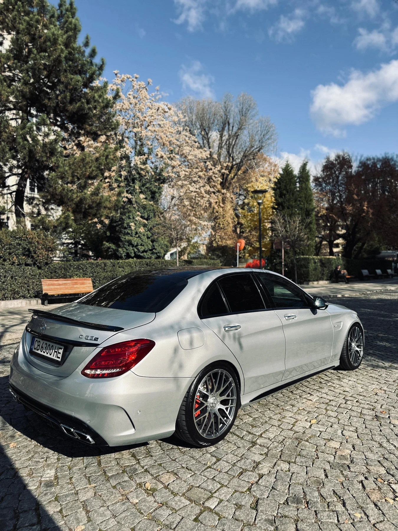 Mercedes-Benz C 63 AMG S - изображение 3