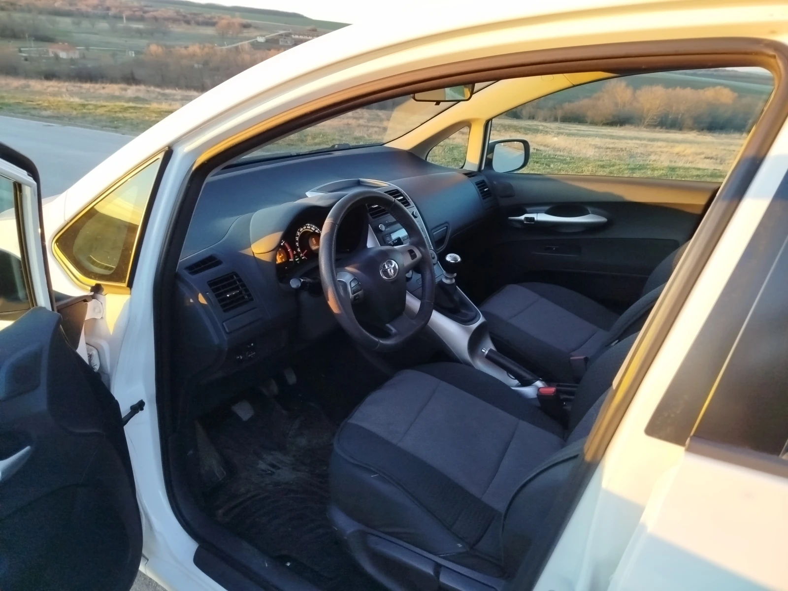 Toyota Auris  - изображение 7
