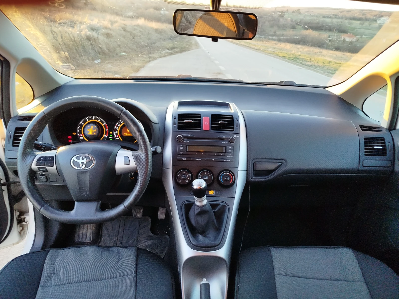 Toyota Auris  - изображение 6