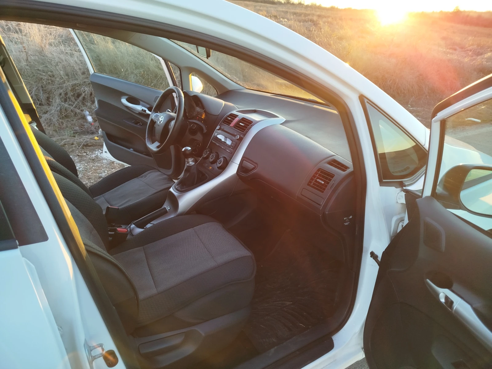 Toyota Auris  - изображение 8
