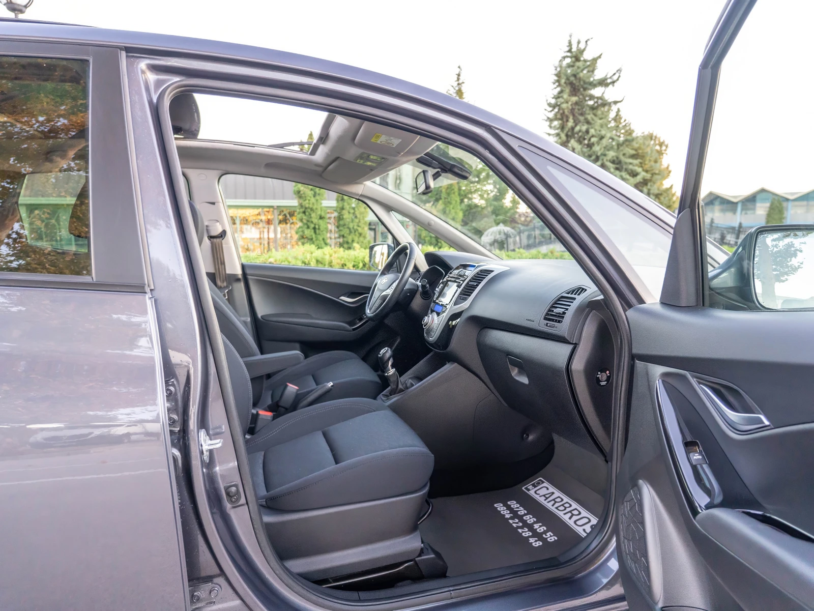 Hyundai Ix20 125 к.с. 46 000 РЕАЛНИ КМ Панорама Keyless Navi - изображение 10