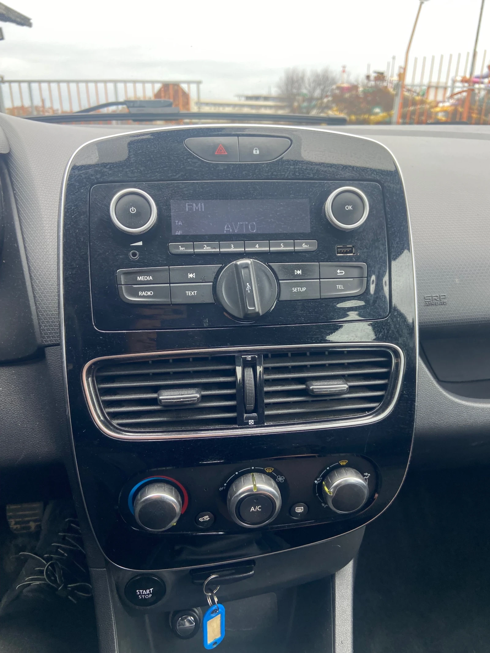 Renault Clio 1.2, снимка 11 - Автомобили и джипове - 53706083