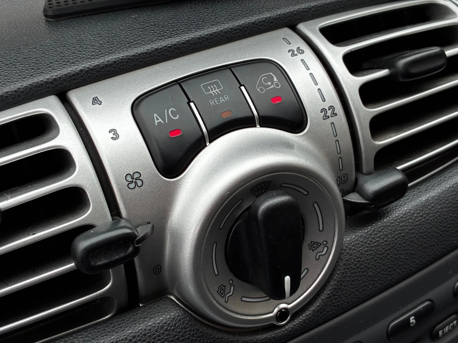 Smart Fortwo Brabus / 1.0T , снимка 13 - Автомобили и джипове - 54031305