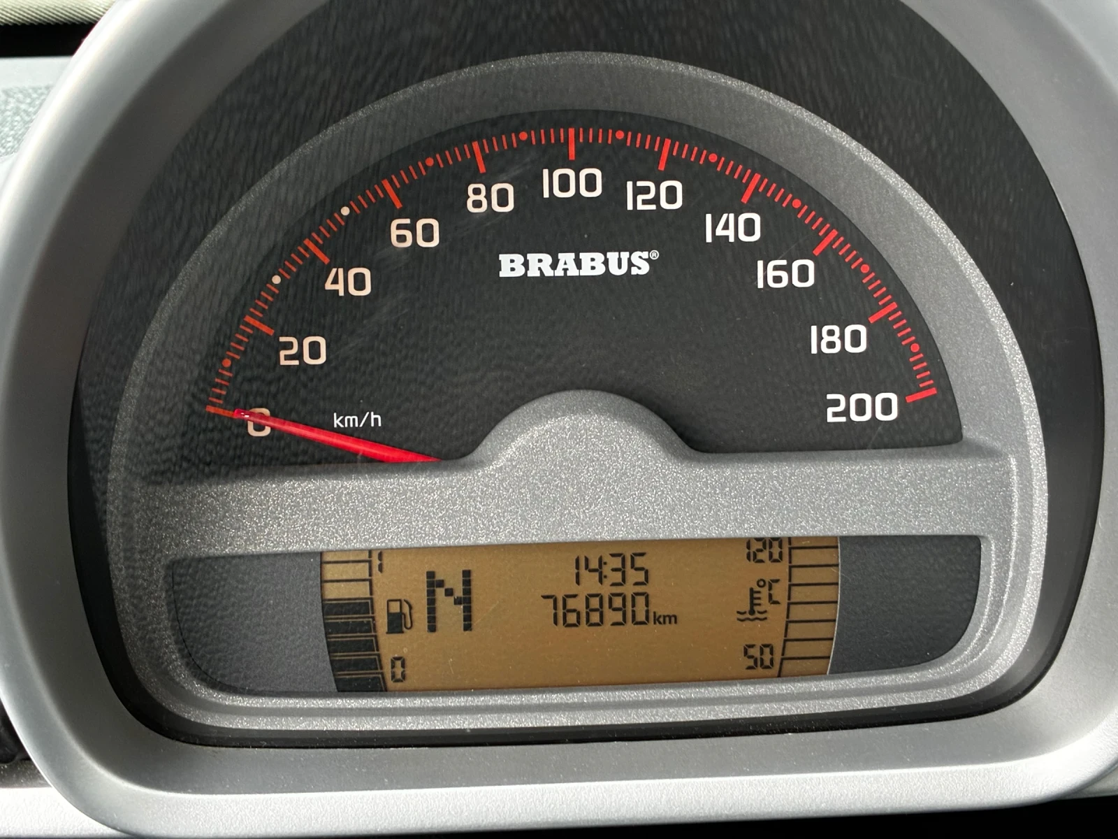 Smart Fortwo Brabus / 1.0T , снимка 10 - Автомобили и джипове - 54031305