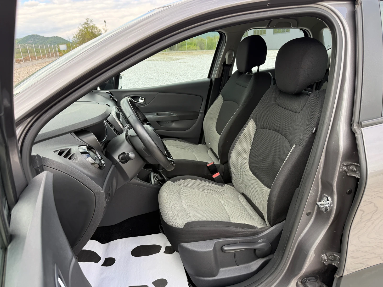 Renault Captur 1.5DCI NAVI, снимка 10 - Автомобили и джипове - 54392553