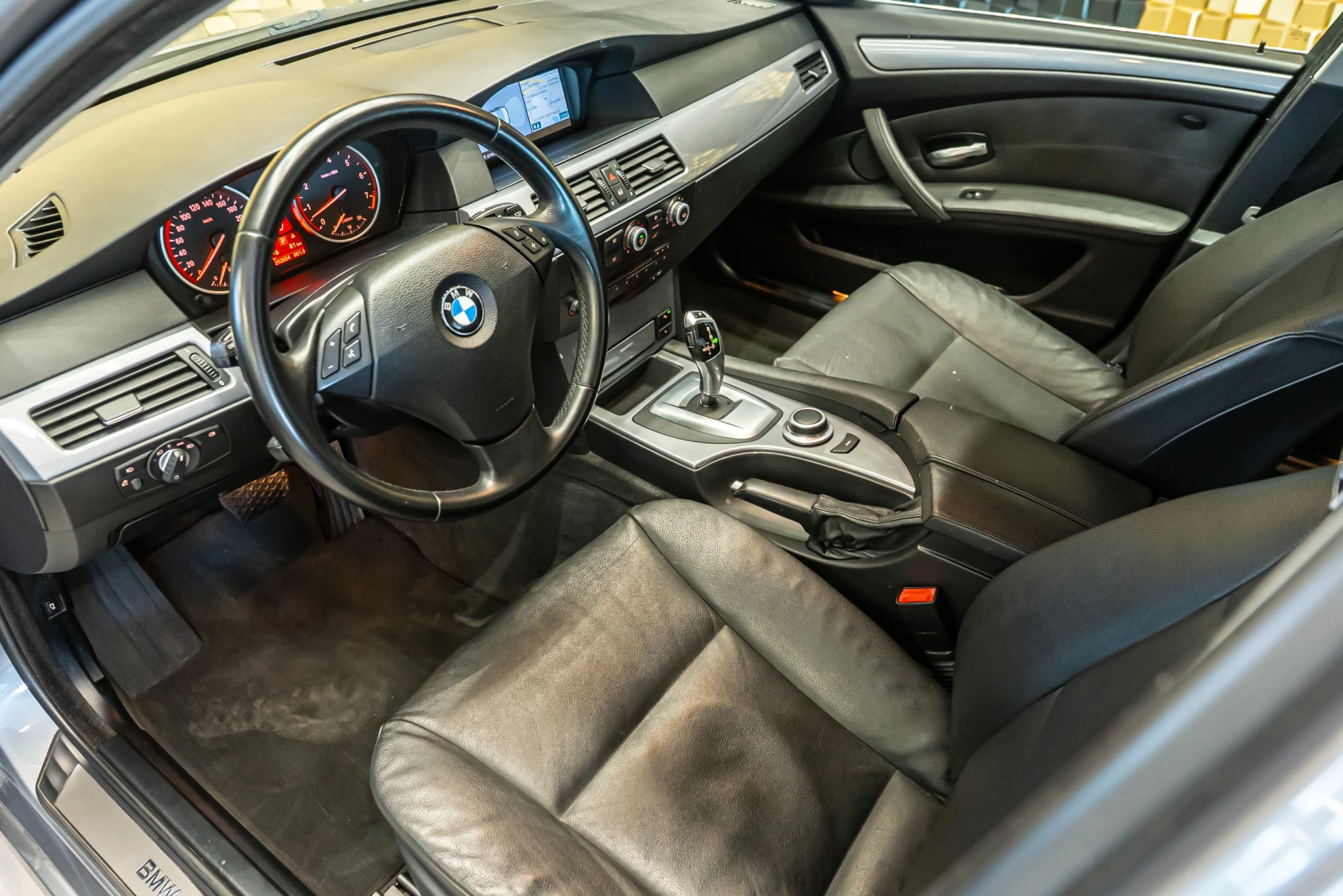 BMW 525 i, снимка 11 - Автомобили и джипове - 54519323