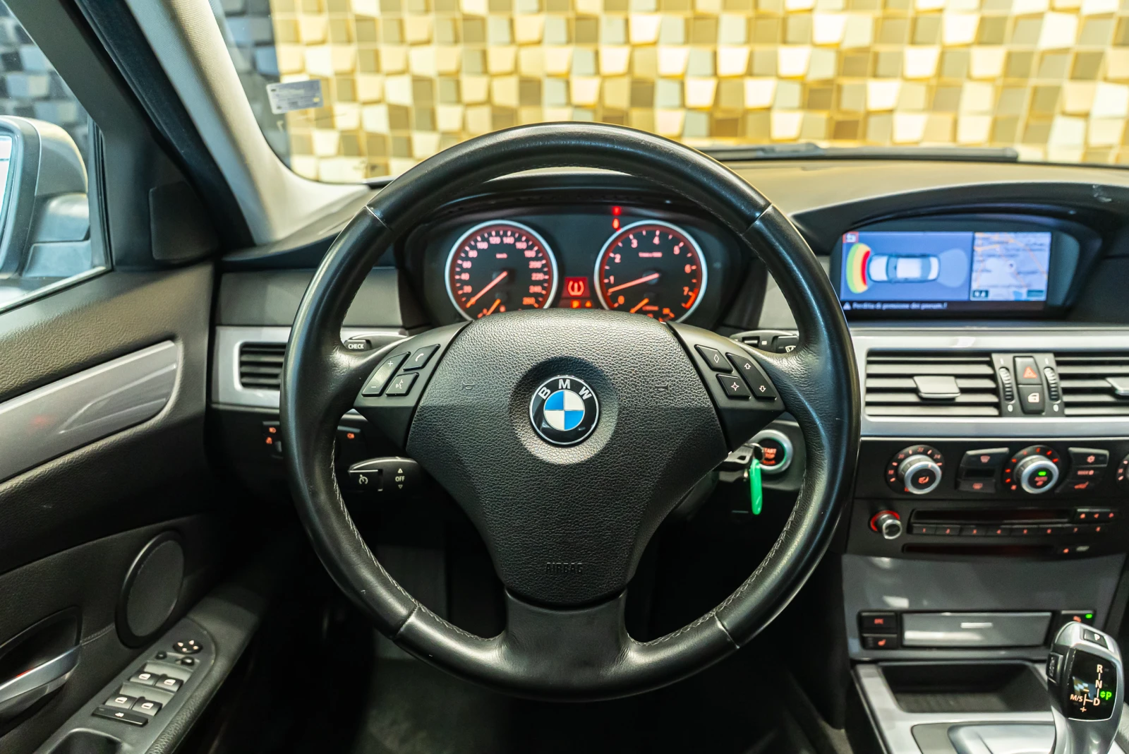 BMW 525 i, снимка 15 - Автомобили и джипове - 54519323