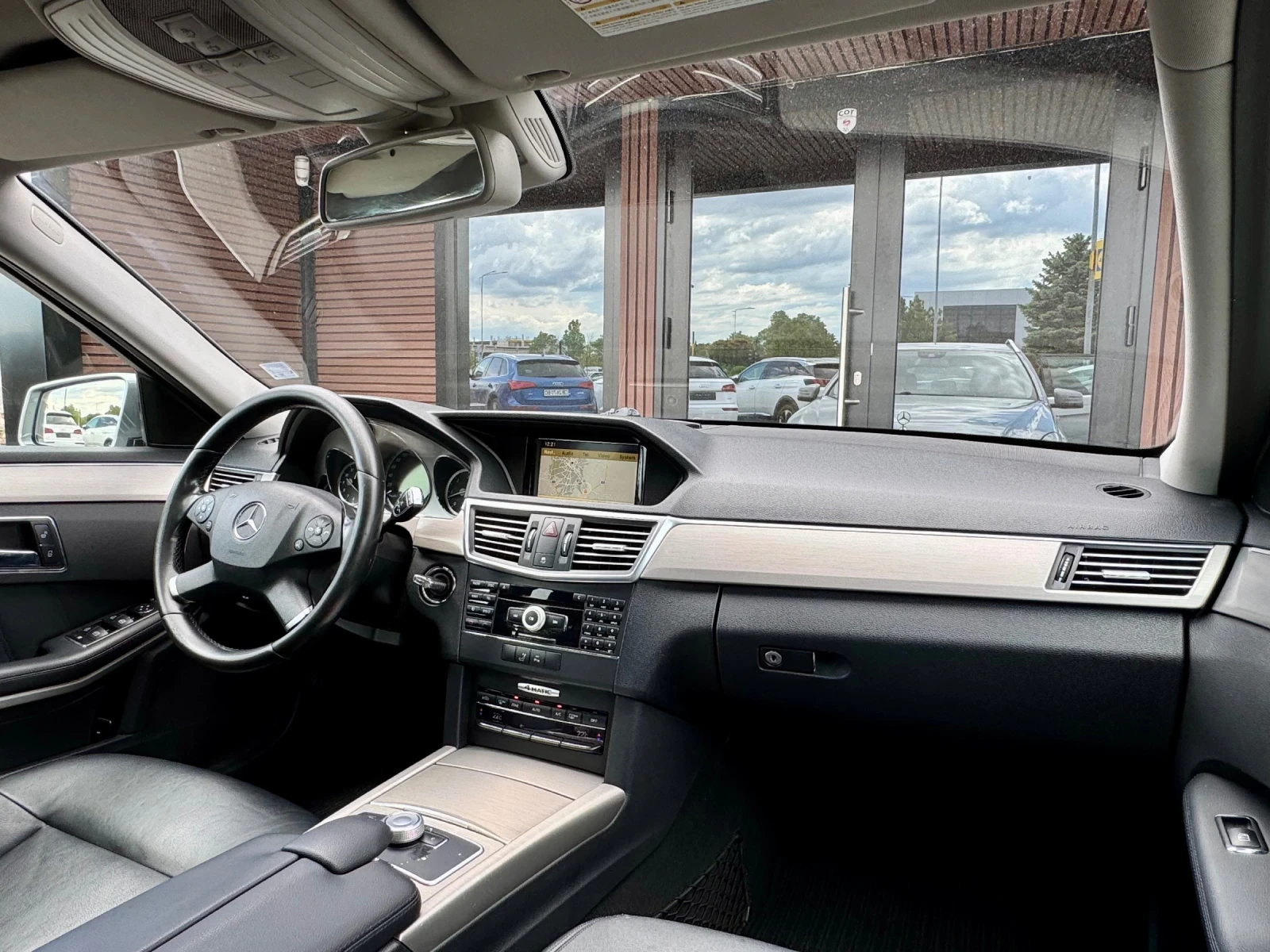 Mercedes-Benz E 350 4Matic* Navi* Лизинг* , снимка 12 - Автомобили и джипове - 54642878