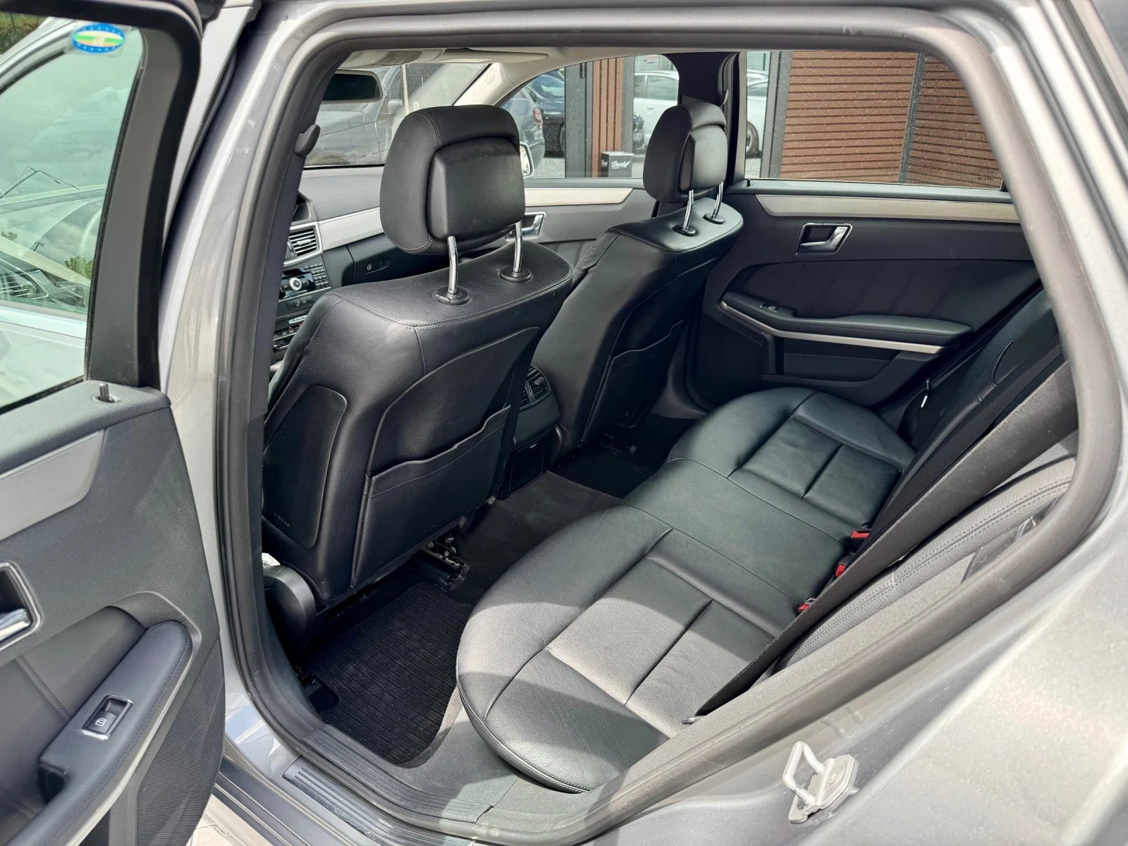 Mercedes-Benz E 350 4Matic* Navi* Лизинг* , снимка 9 - Автомобили и джипове - 54642878