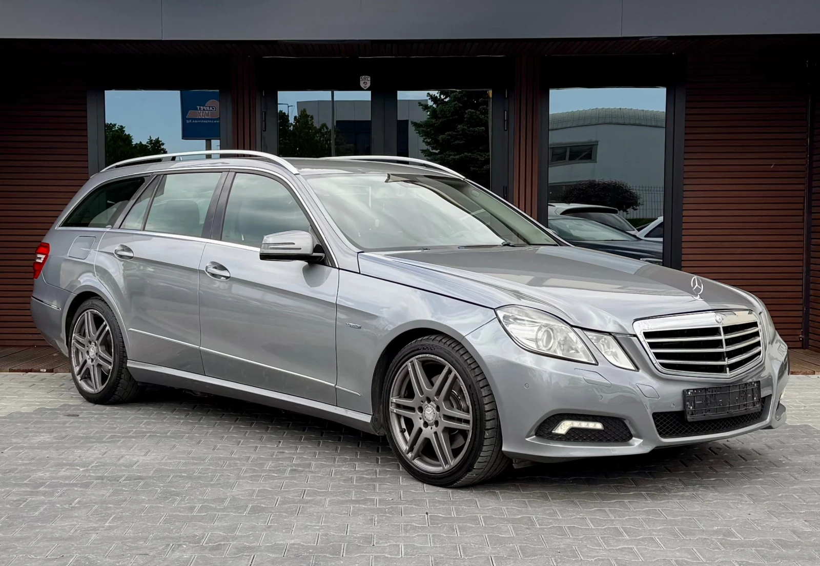 Mercedes-Benz E 350 4Matic* Navi* Лизинг* , снимка 3 - Автомобили и джипове - 54642878
