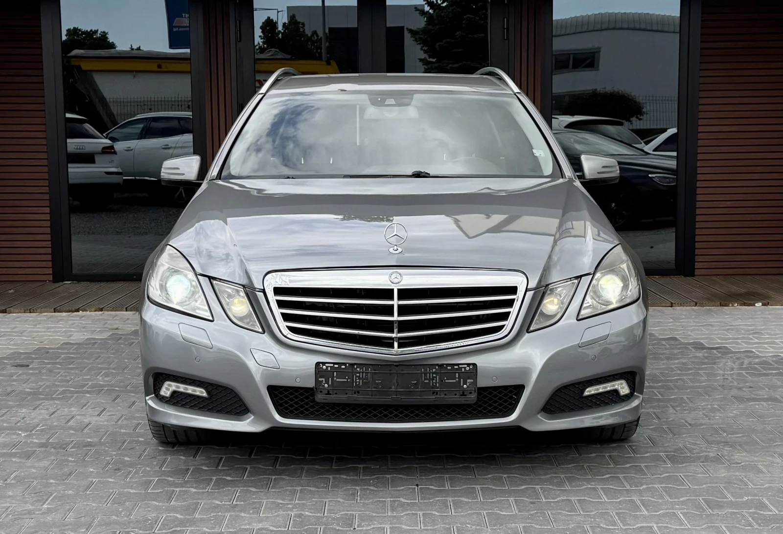 Mercedes-Benz E 350 4Matic* Navi* Лизинг* , снимка 2 - Автомобили и джипове - 54642878