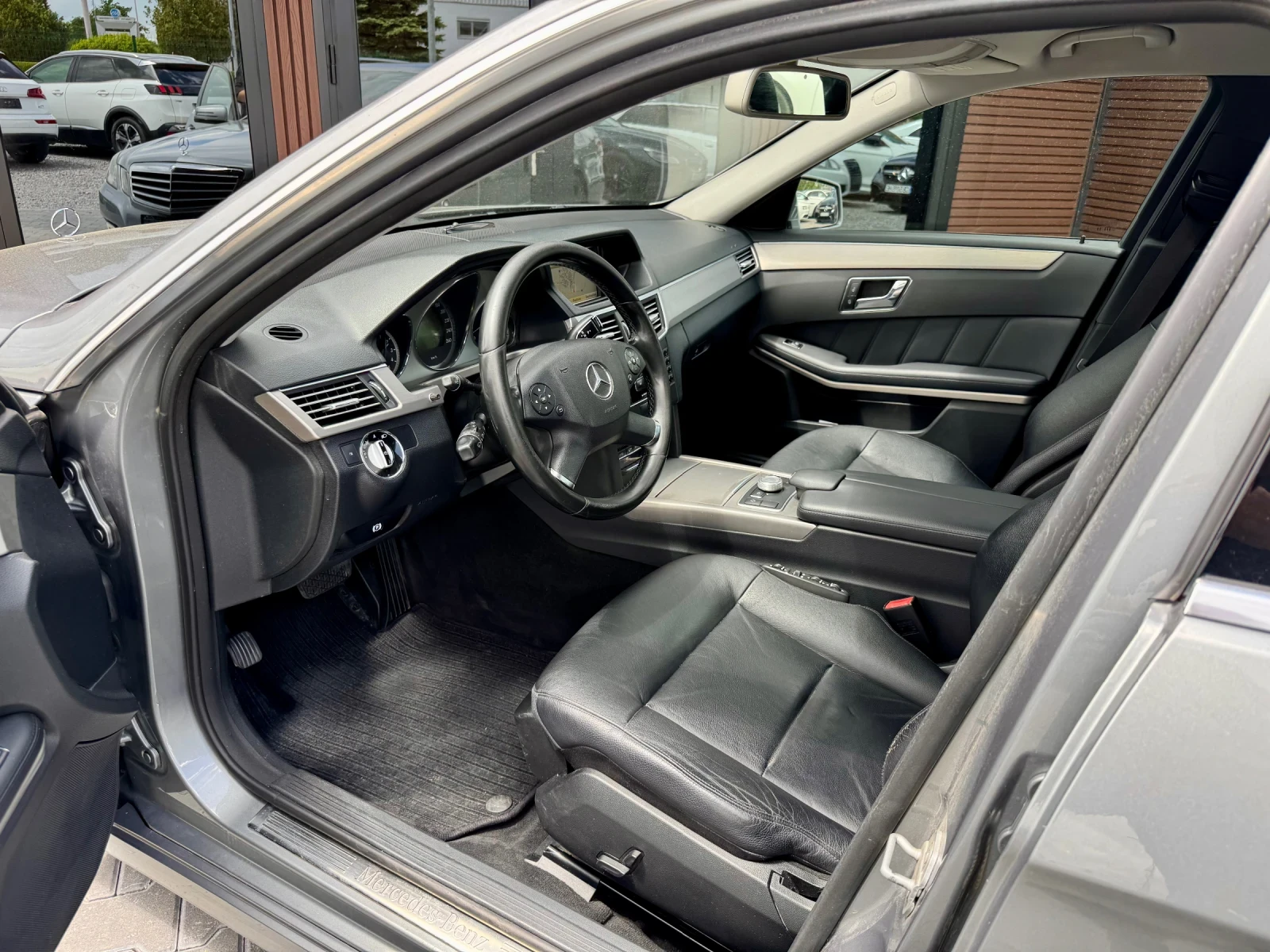 Mercedes-Benz E 350 4Matic* Navi* Лизинг* , снимка 8 - Автомобили и джипове - 54642878