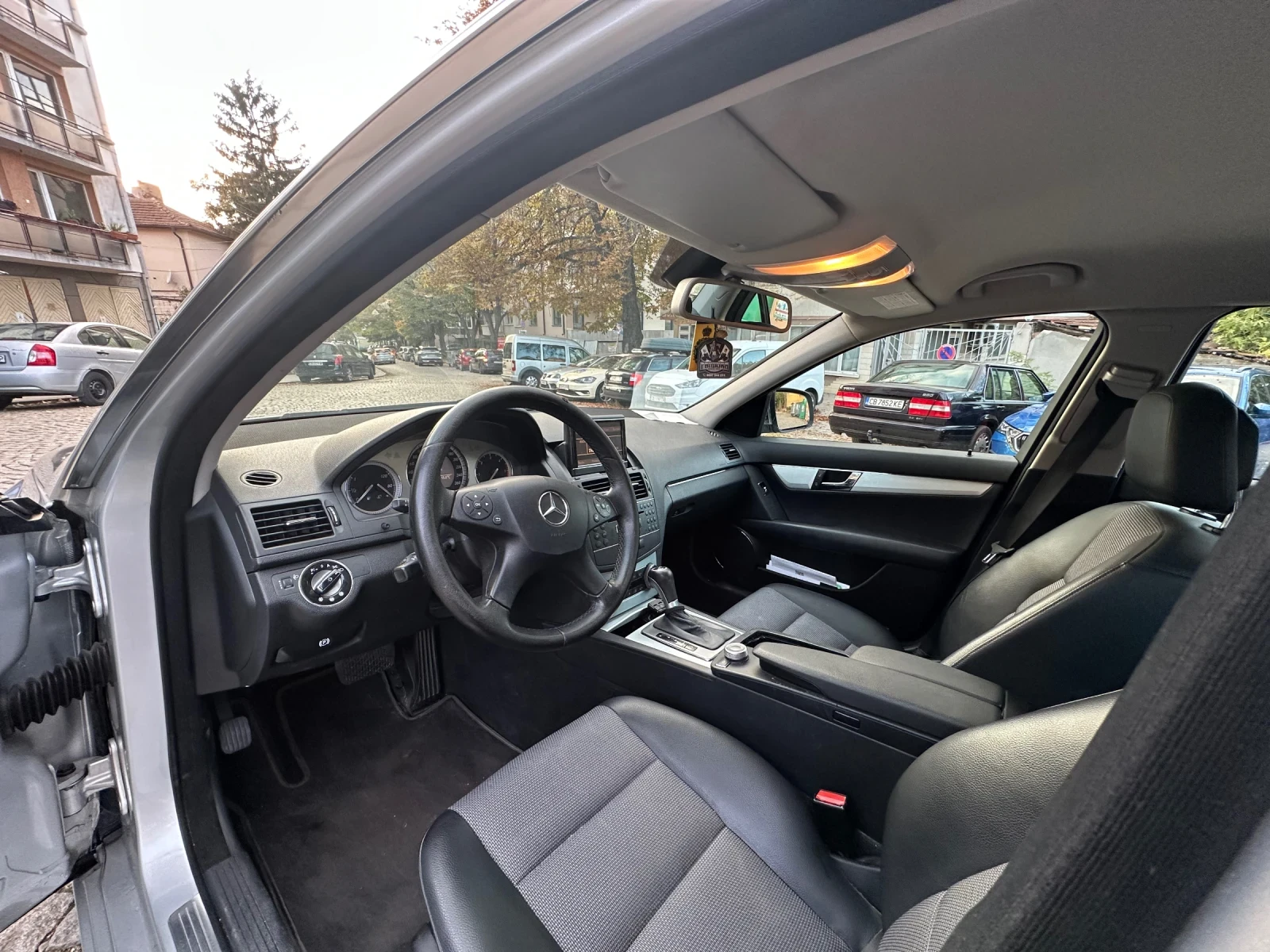 Mercedes-Benz C 320, снимка 6 - Автомобили и джипове - 56661186