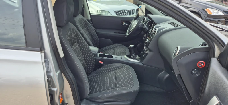 Nissan Qashqai 1.6i , снимка 13 - Автомобили и джипове - 52135843