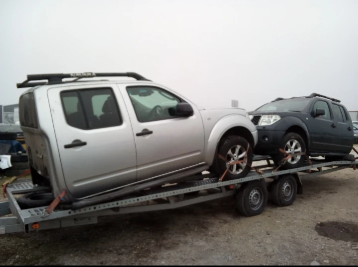 Nissan Navara 2.5DCI, снимка 3 - Автомобили и джипове - 32604864