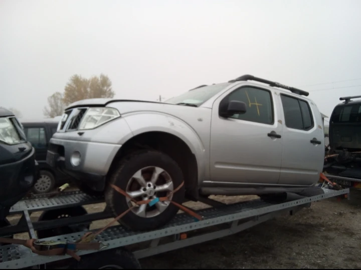 Nissan Navara 2.5DCI, снимка 2 - Автомобили и джипове - 32604864