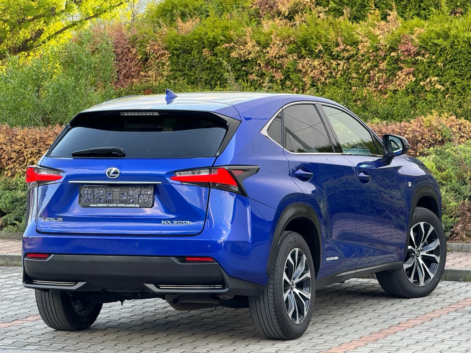 Lexus NX 300h 2.5HYBRID-F-SPORT-KEYLESS-ПАНОРАМА-КАМЕРА-ПОДГРЕВ! - изображение 5